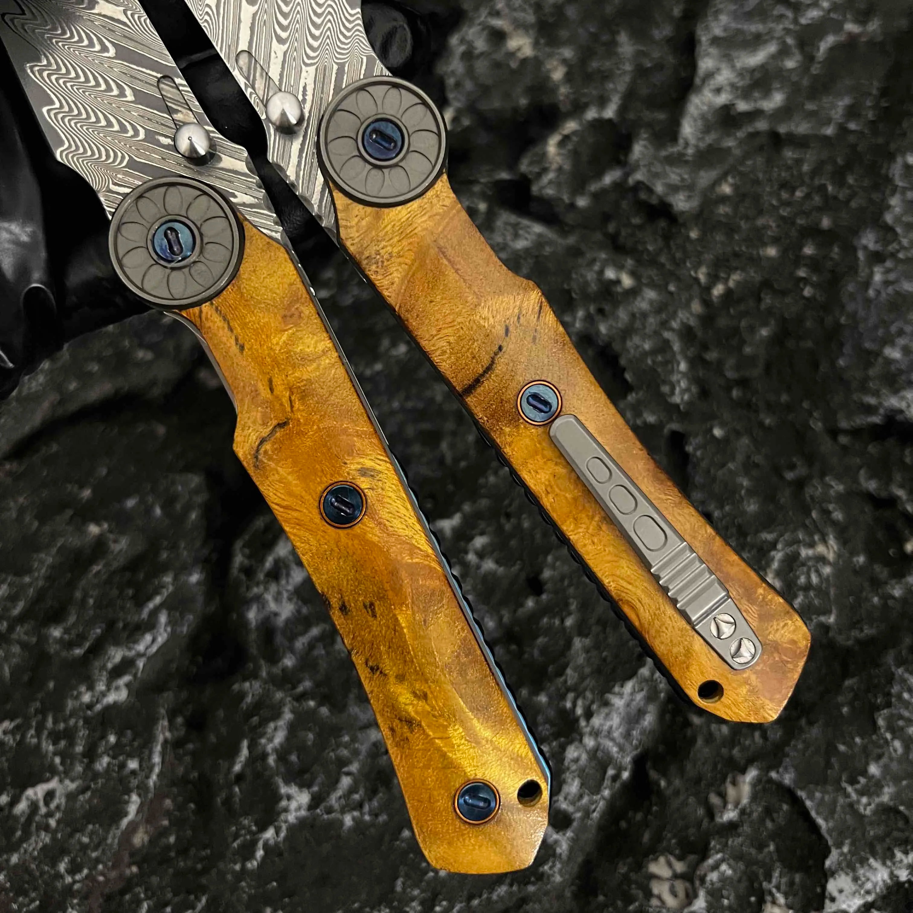 Damascus Folding Knife – SolarFlame EDC with VG10 Steel with Golden Phoebe Handle detail image - detail view 5
