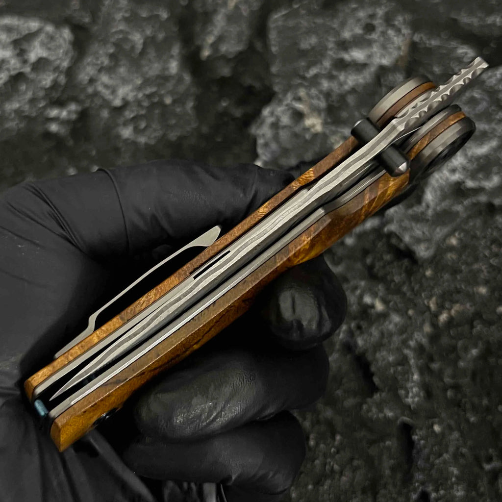 Damascus Folding Knife – SolarFlame EDC with VG10 Steel with Golden Phoebe Handle detail image - detail view 6