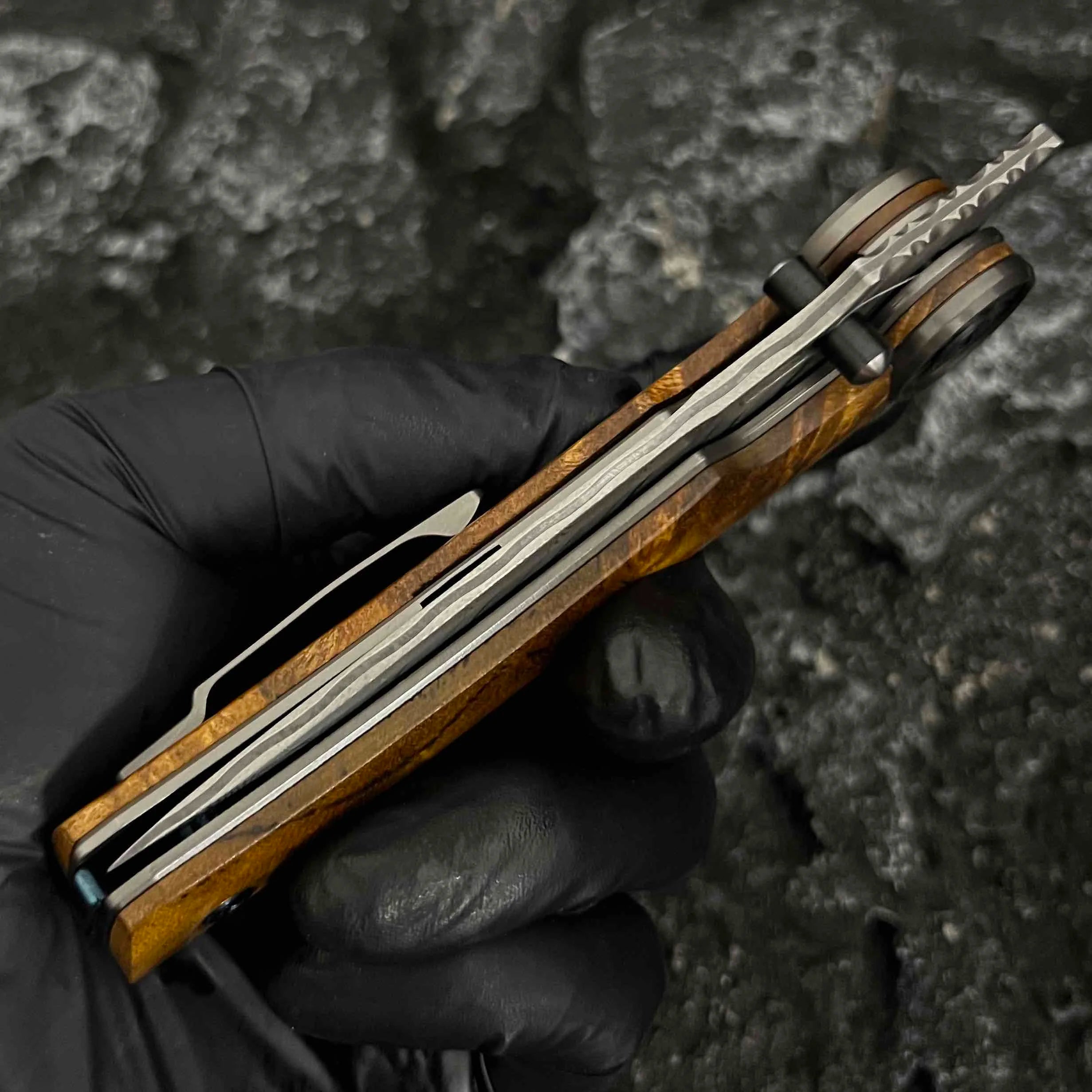 Damascus Folding Knife – SolarFlame EDC with VG10 Steel with Golden Phoebe Handle detail image - detail view 6