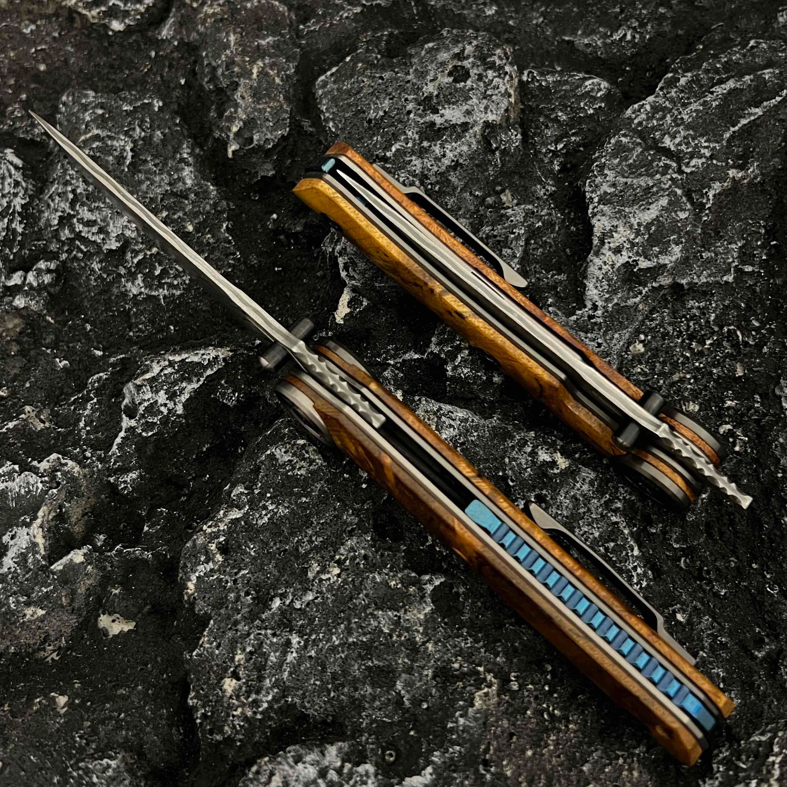 Damascus Folding Knife – SolarFlame EDC with VG10 Steel with Golden Phoebe Handle detail image - detail view 8
