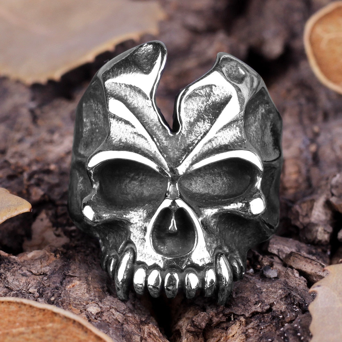 Devil Tooth Skull Ring – Busted Gothic Punk Biker for Alternative Styling, Collecting detail image