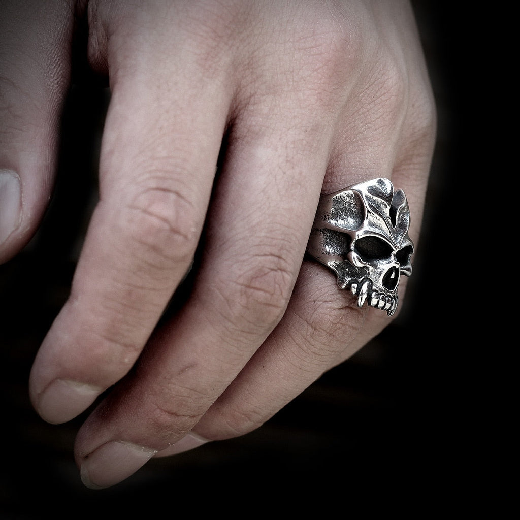 Devil Tooth Skull Ring – Busted Gothic Punk Biker for Alternative Styling, Collecting detail image - detail view 3