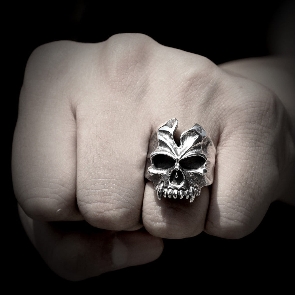 Devil Tooth Skull Ring – Busted Gothic Punk Biker for Alternative Styling, Collecting detail image - detail view 4