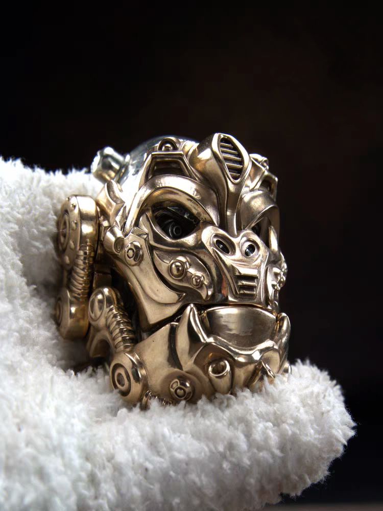 EDC Gadgets – Bronze Mechanical Gorilla Skull Mask with Interactive Art detail image - detail view 3