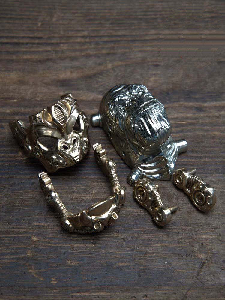EDC Gadgets – Bronze Mechanical Gorilla Skull Mask with Interactive Art detail image - detail view 5