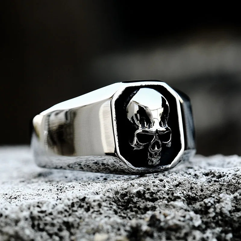 Gothic Skull Ring – Emblem Biker Punk Rock Gold Silver Statement detail image - detail view 5