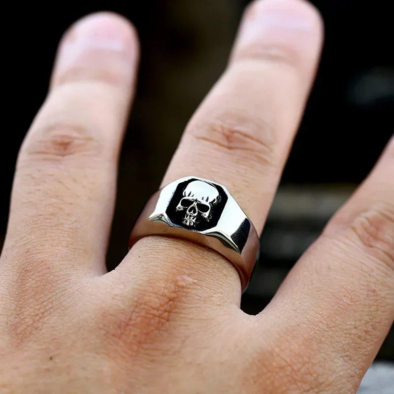 Gothic Skull Ring – Emblem Biker Punk Rock Gold Silver Statement detail image - detail view 6