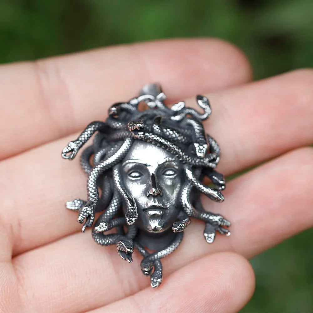 Gothic Statement Necklace – Medusa with Gorgon Pendant Spiga Chain Punk detail image - detail view 4
