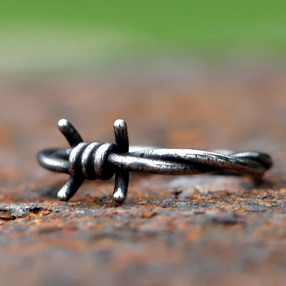 Gothic Statement Ring – Barbed Wire Spike Punk Biker Vintage Dark detail image - detail view 3
