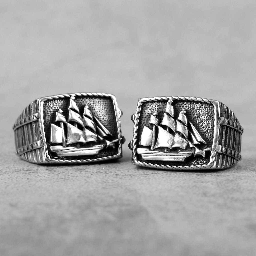 Gothic Statement Ring – Starboard Smooth Sailing Punk Biker for Alternative Styling detail image