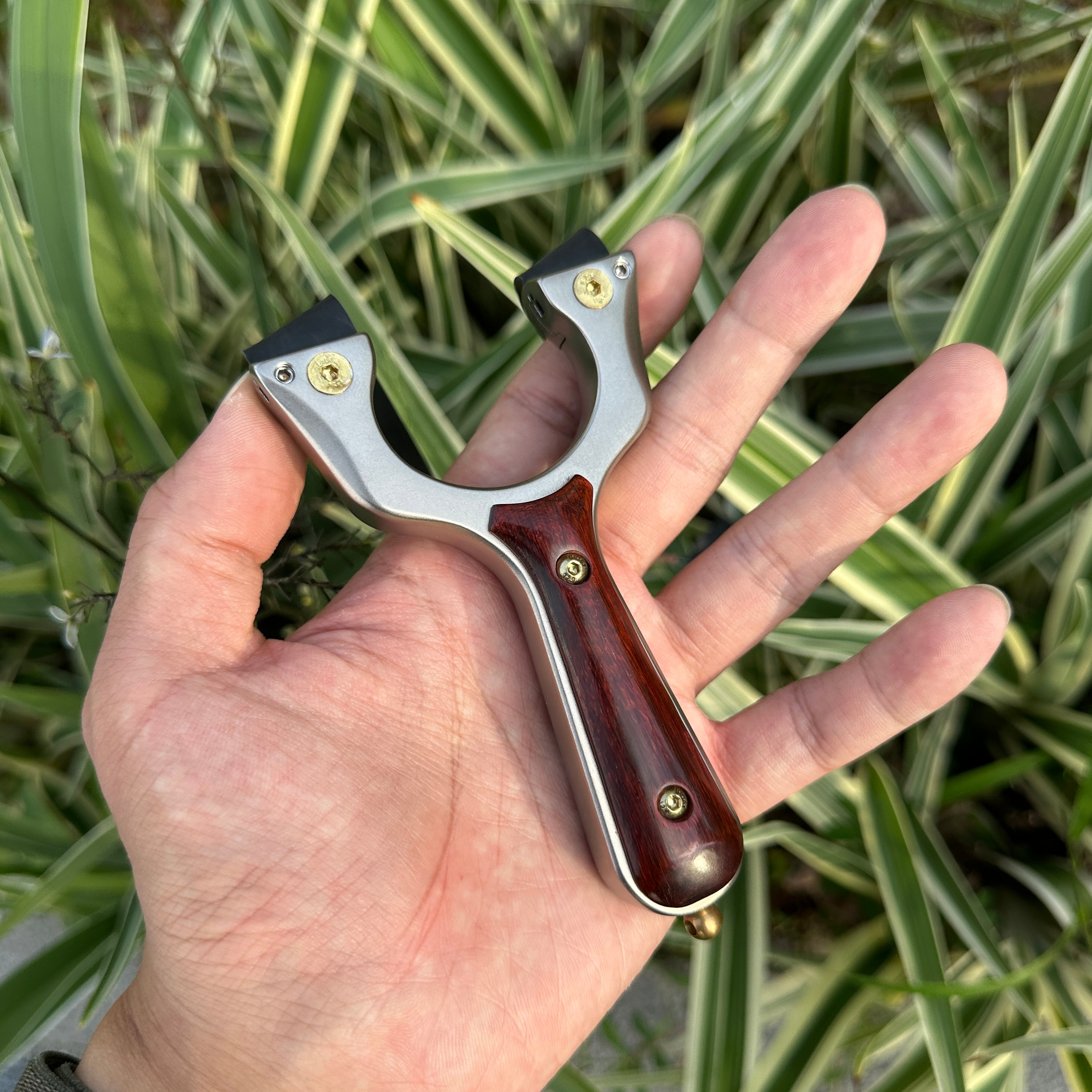 Hunting Slingshot – Tactical with Stainless Steel Wooden Handle with Target Practice detail image - detail view 4