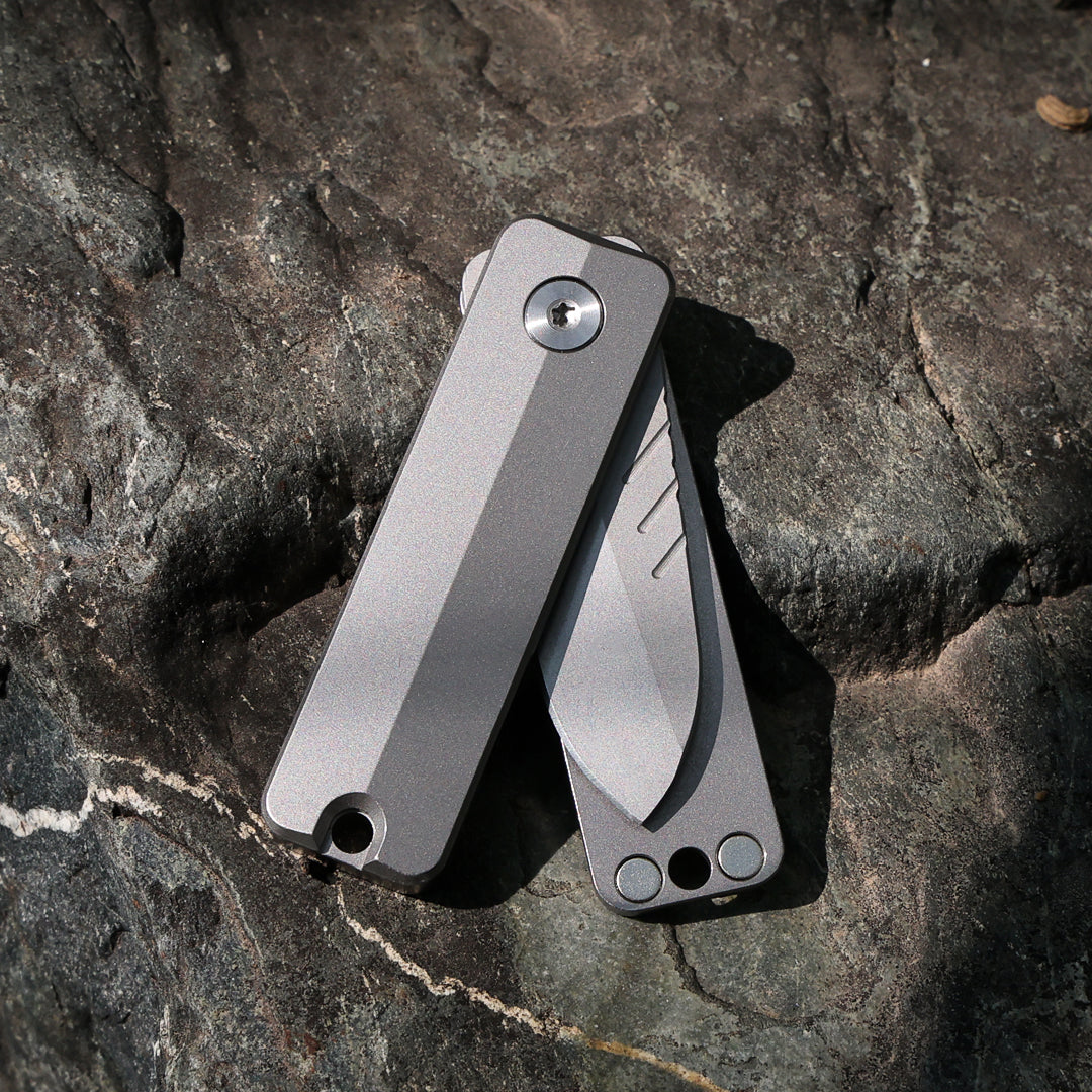 Magnetic Fidget Toy – TiSpin Blade Titanium Utility Knife with D2 Steel EDC Multi-Tool detail image - detail view 3
