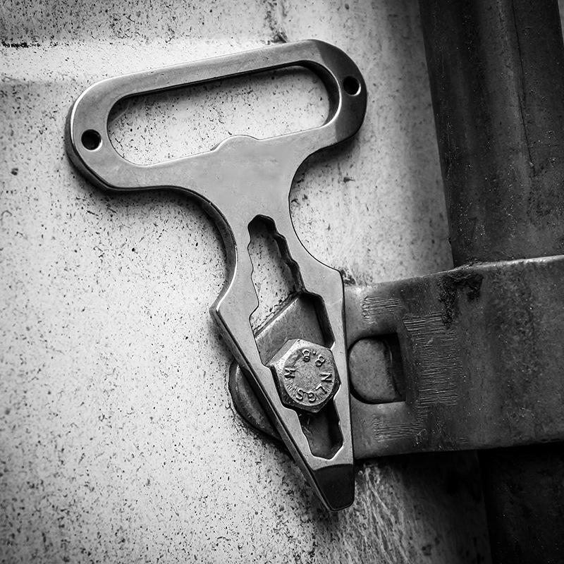 Stainless Steel EDC Keychain Tool – 304 Stinger with Multi-Function Self Defense detail image - detail view 3