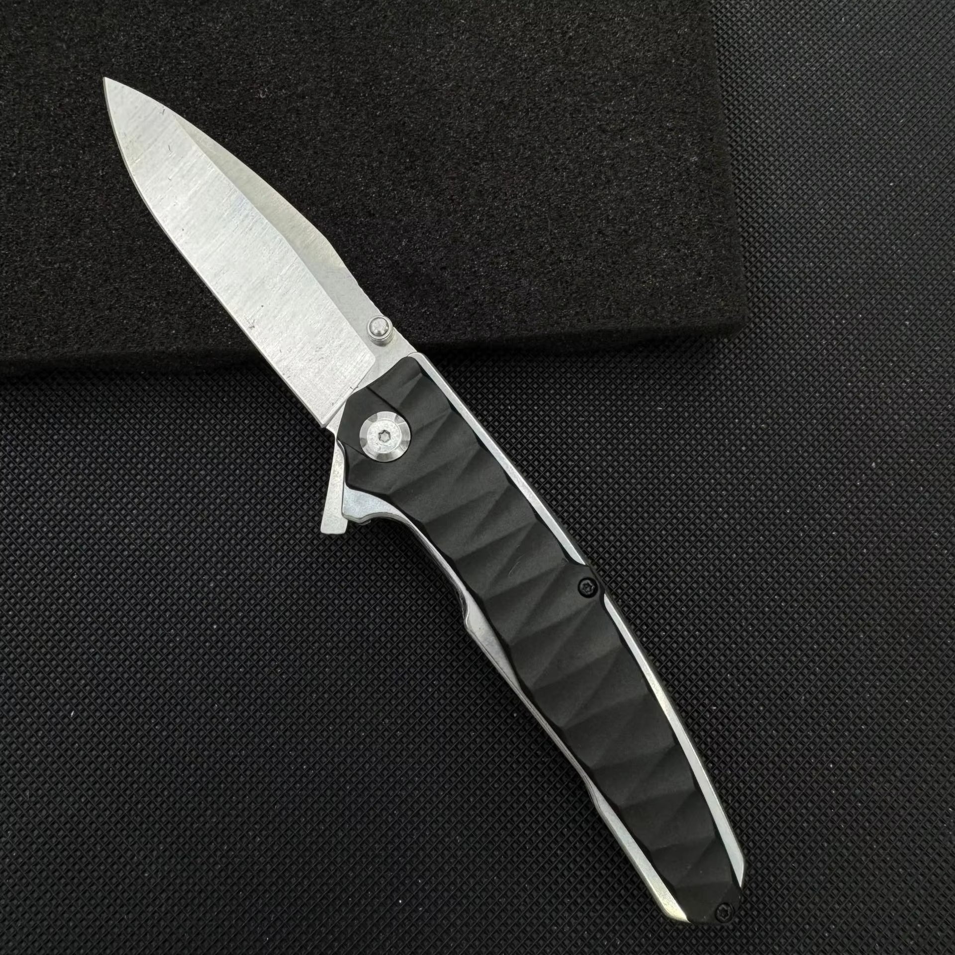 Stainless Steel Folding Knife – Ergonomic Handle Compact EDC Outdoor Camping Utility detail image - detail view 5
