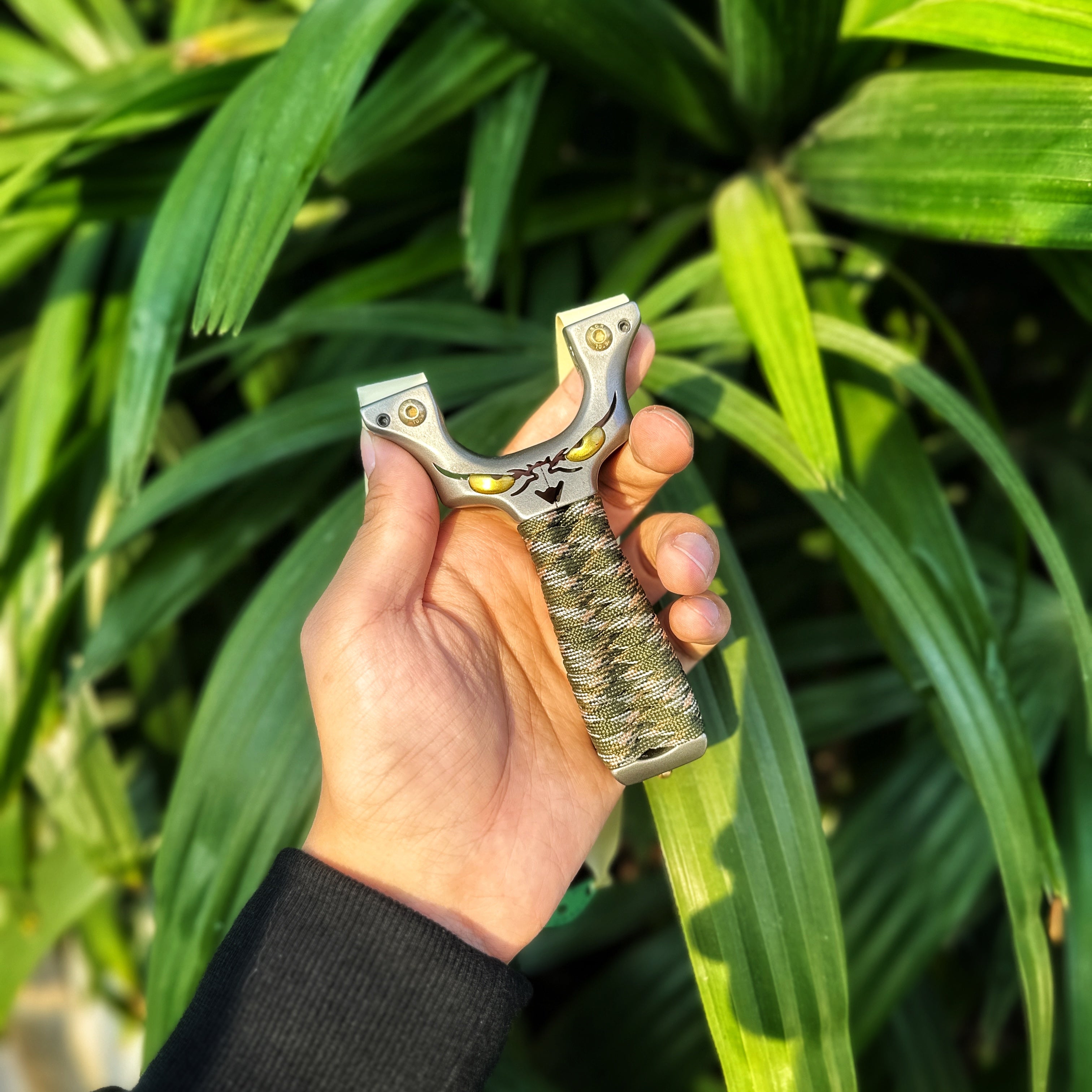 Stainless Steel Slingshot – Powerful with CNC Paracord Handle with Fiber Optic Sight detail image