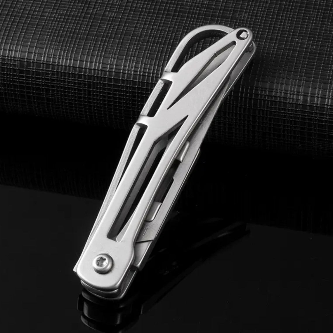 Steel Utility Knife – SharpFlex with Pocket EDC with Replaceable No. 11 Surgical Blade detail image - detail view 4