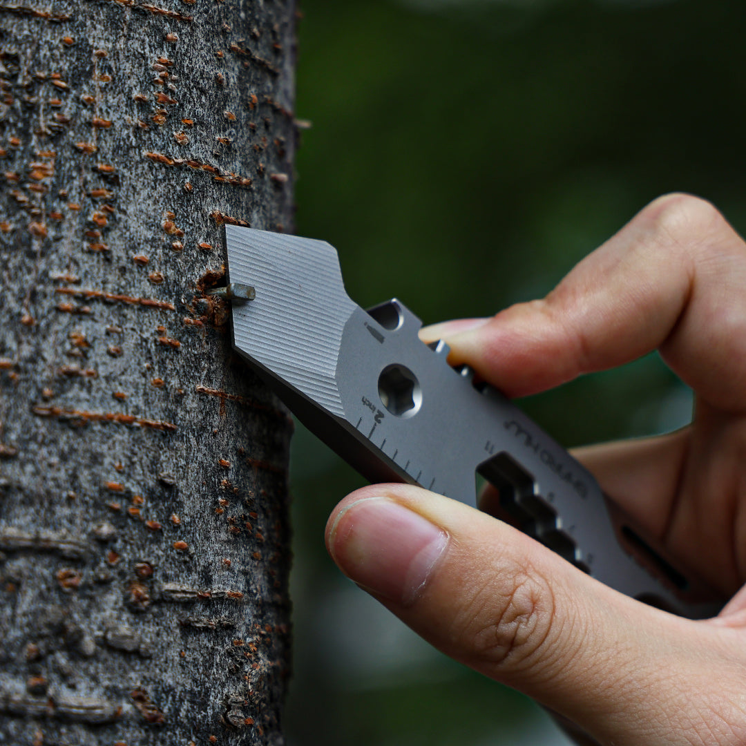 Titanium EDC Pry Bar – Multi-Tool Multi-Tool 10-in-1 Survival Tool Keychain Tool Camping detail image - detail view 3