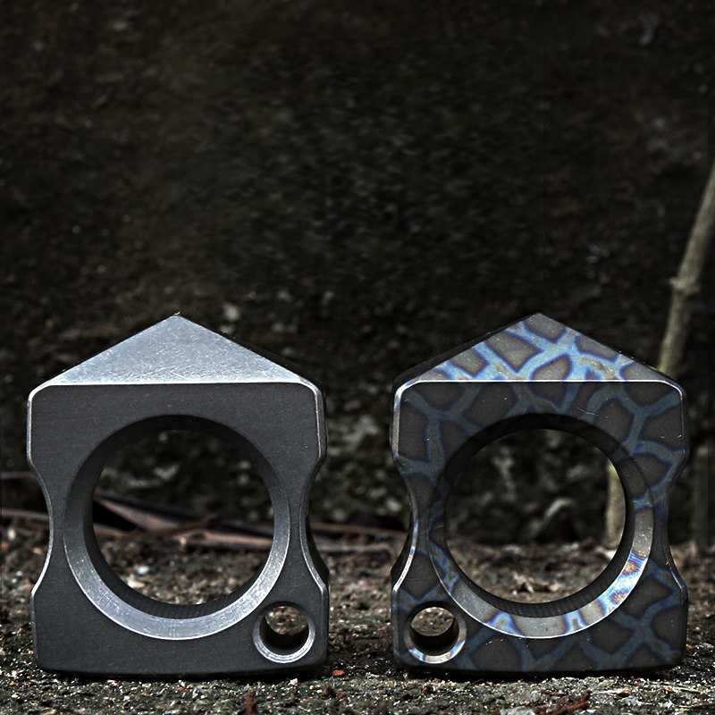 Titanium Ring – Defense with Two-Finger Window Breaker EDC Self-Defense Emergency Tool detail image