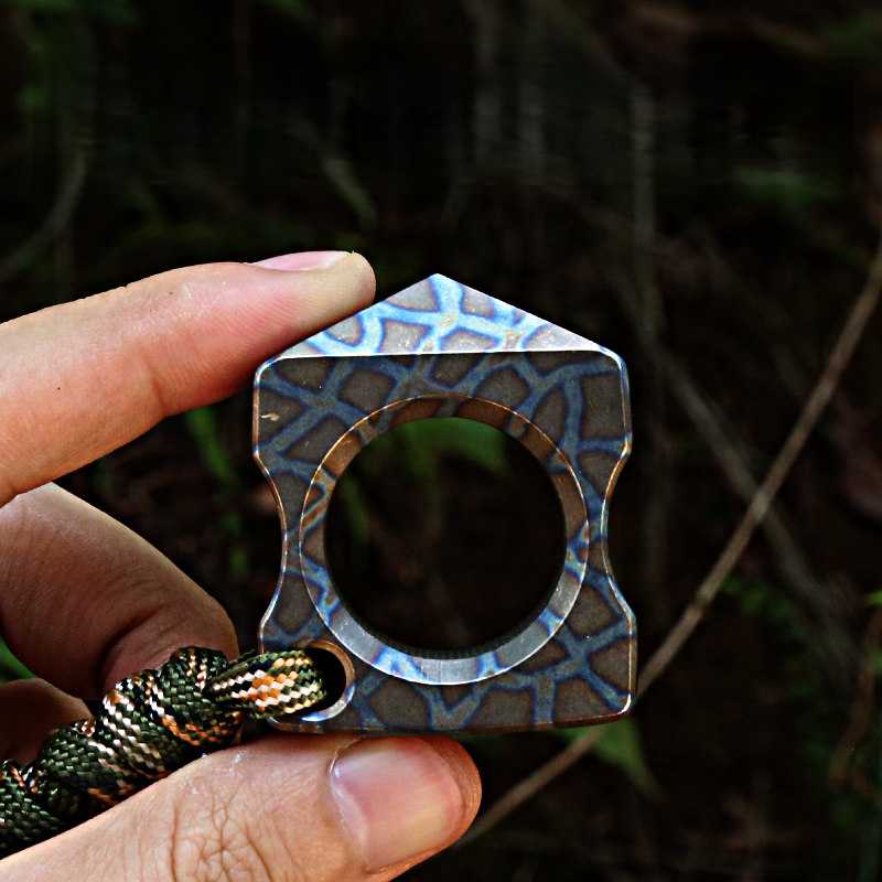 Titanium Ring – Defense with Two-Finger Window Breaker EDC Self-Defense Emergency Tool detail image - detail view 4
