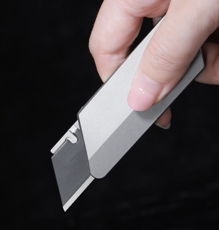 Titanium Utility Knife – TiFlex TC4 EDC with One-Handed Quick-Change Blade detail image - detail view 11