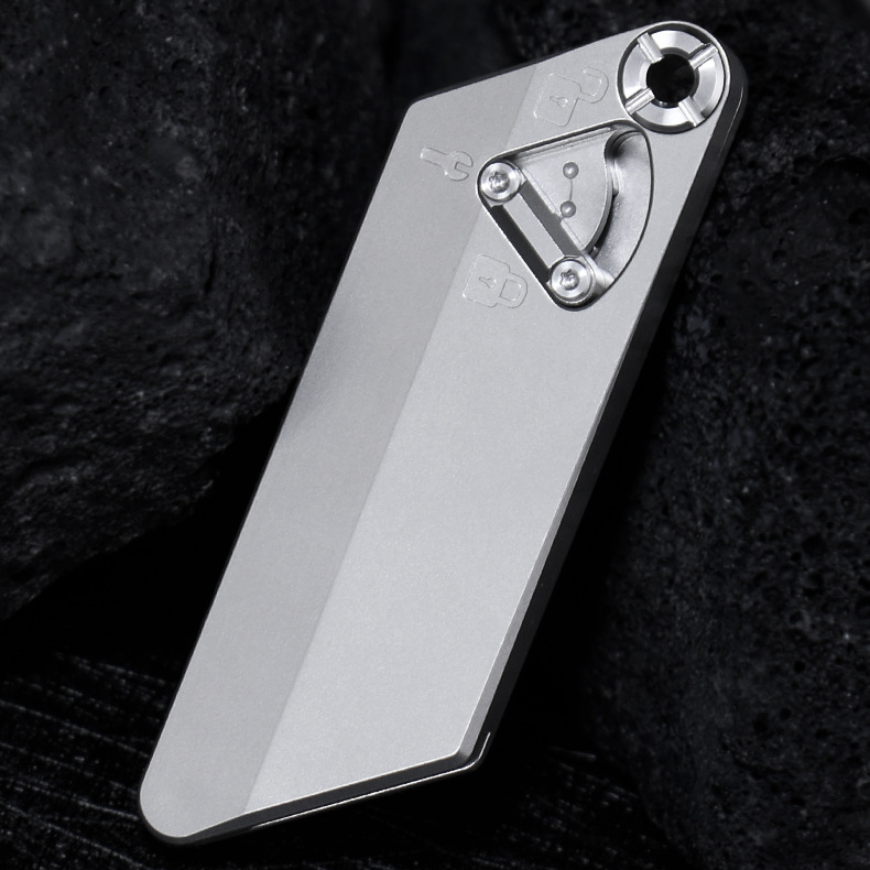 Titanium Utility Knife – TiFlex TC4 EDC with One-Handed Quick-Change Blade detail image