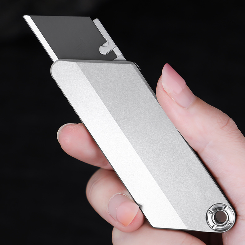 Titanium Utility Knife – TiFlex TC4 EDC with One-Handed Quick-Change Blade detail image - detail view 3