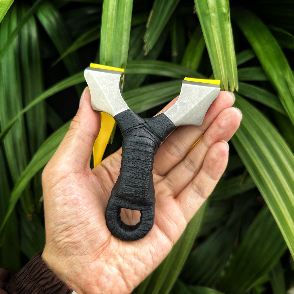 Wrist Brace Slingshot – Hunting with Stainless Steel Lightweight Rocket detail image