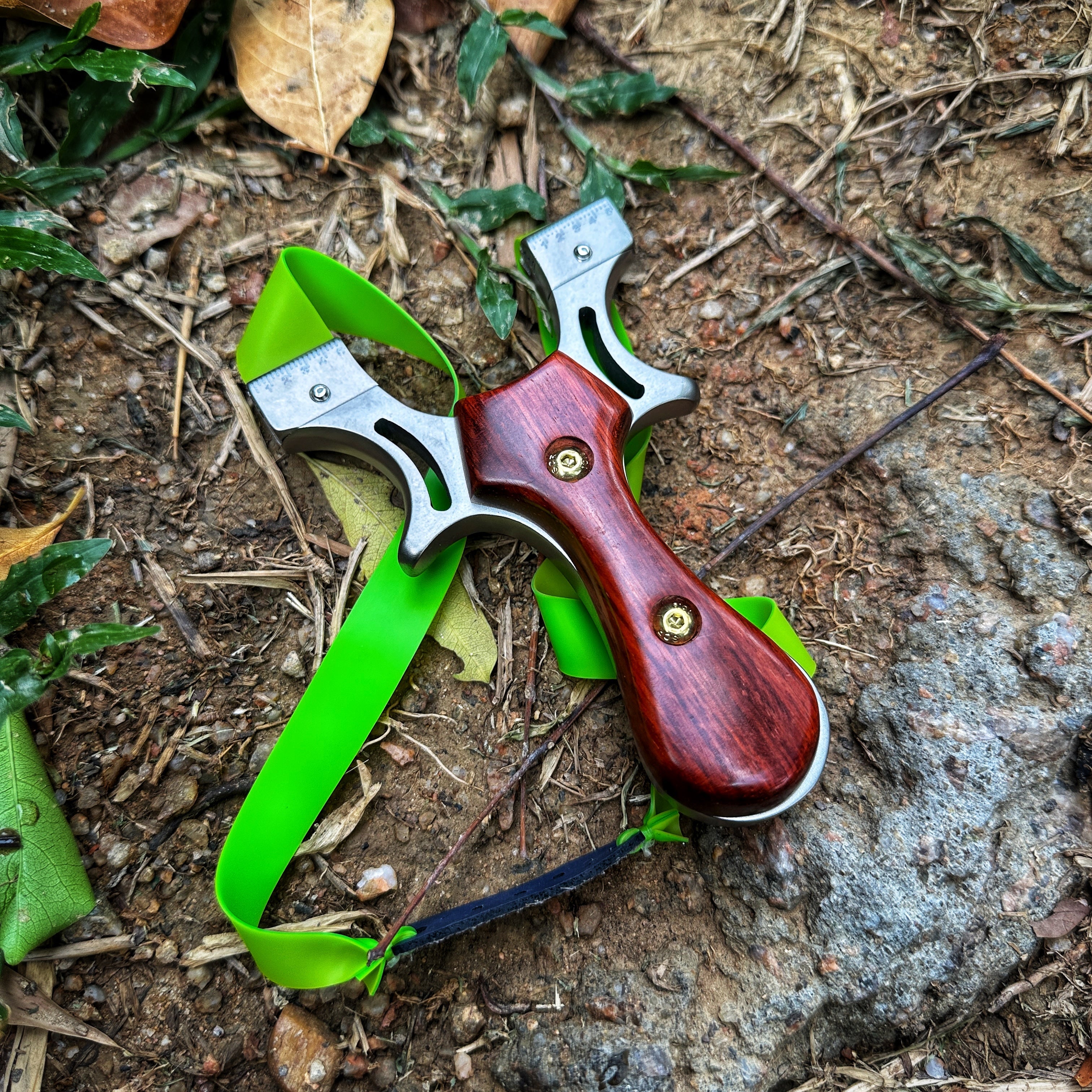 Wrist Brace Slingshot – Rocket with Stainless Steel Wood Handle Hunting detail image